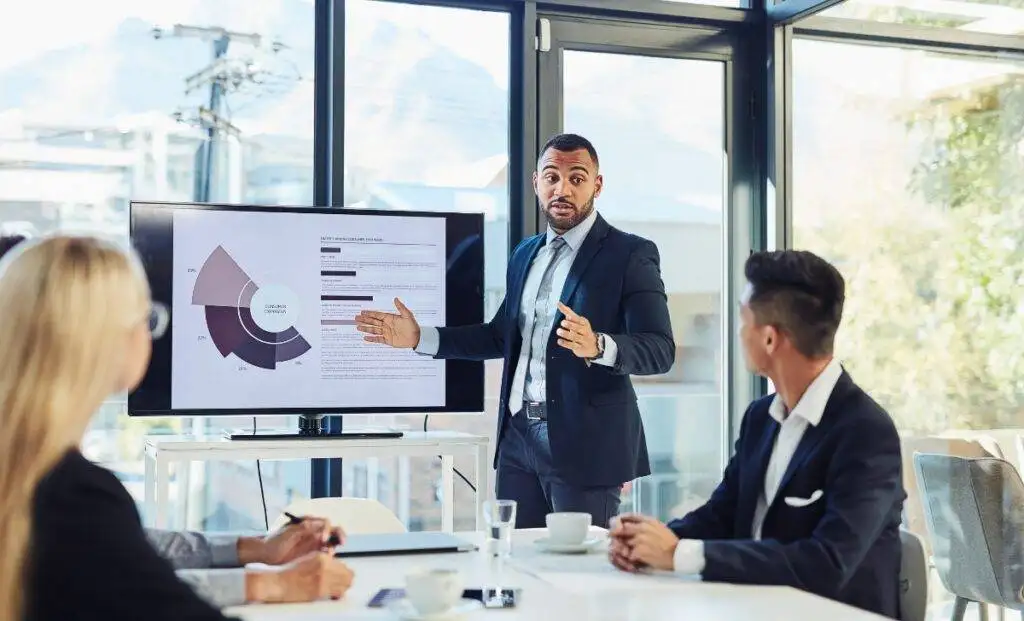 Hero - Solutions RH mondiales efficaces Hébergement des salaires par rapport à l'employeur officiel expliqué